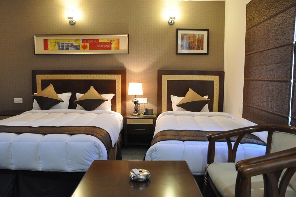 Silk Route Hotell Guwahati Exteriör bild