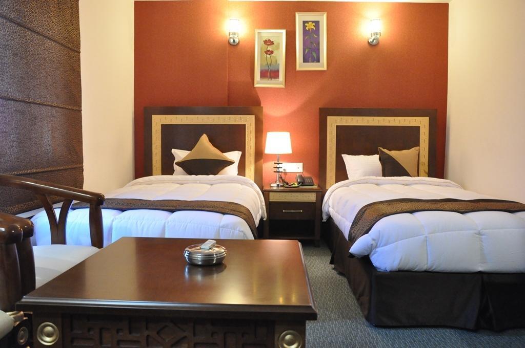 Silk Route Hotell Guwahati Exteriör bild