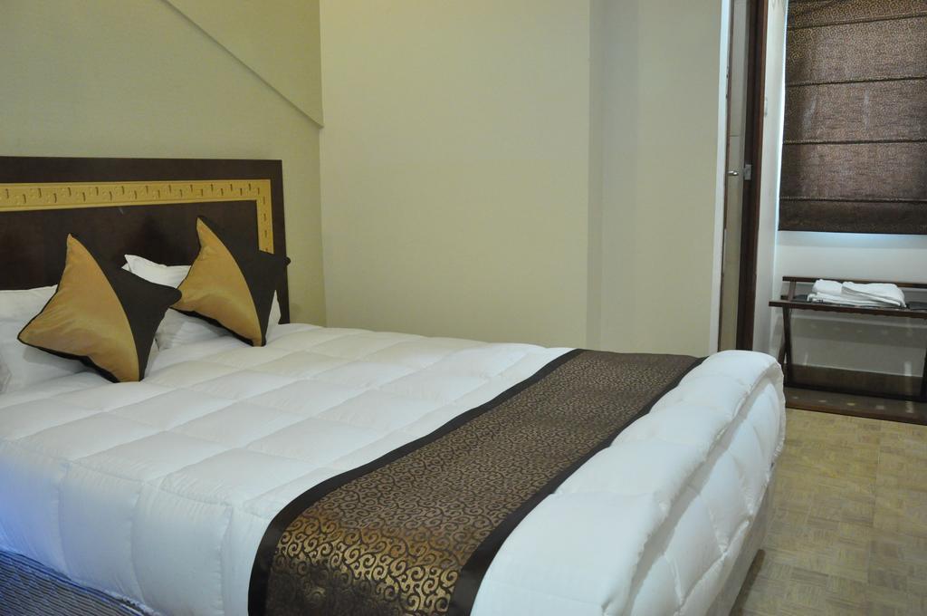 Silk Route Hotell Guwahati Exteriör bild