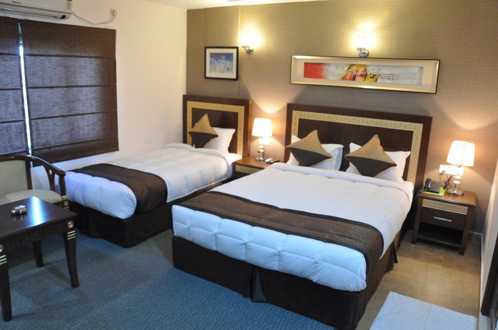Silk Route Hotell Guwahati Exteriör bild