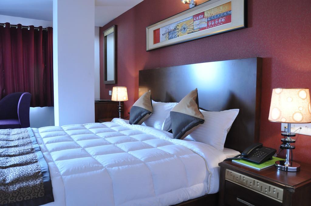 Silk Route Hotell Guwahati Exteriör bild