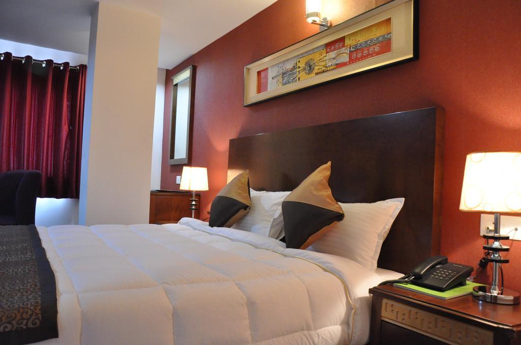 Silk Route Hotell Guwahati Exteriör bild